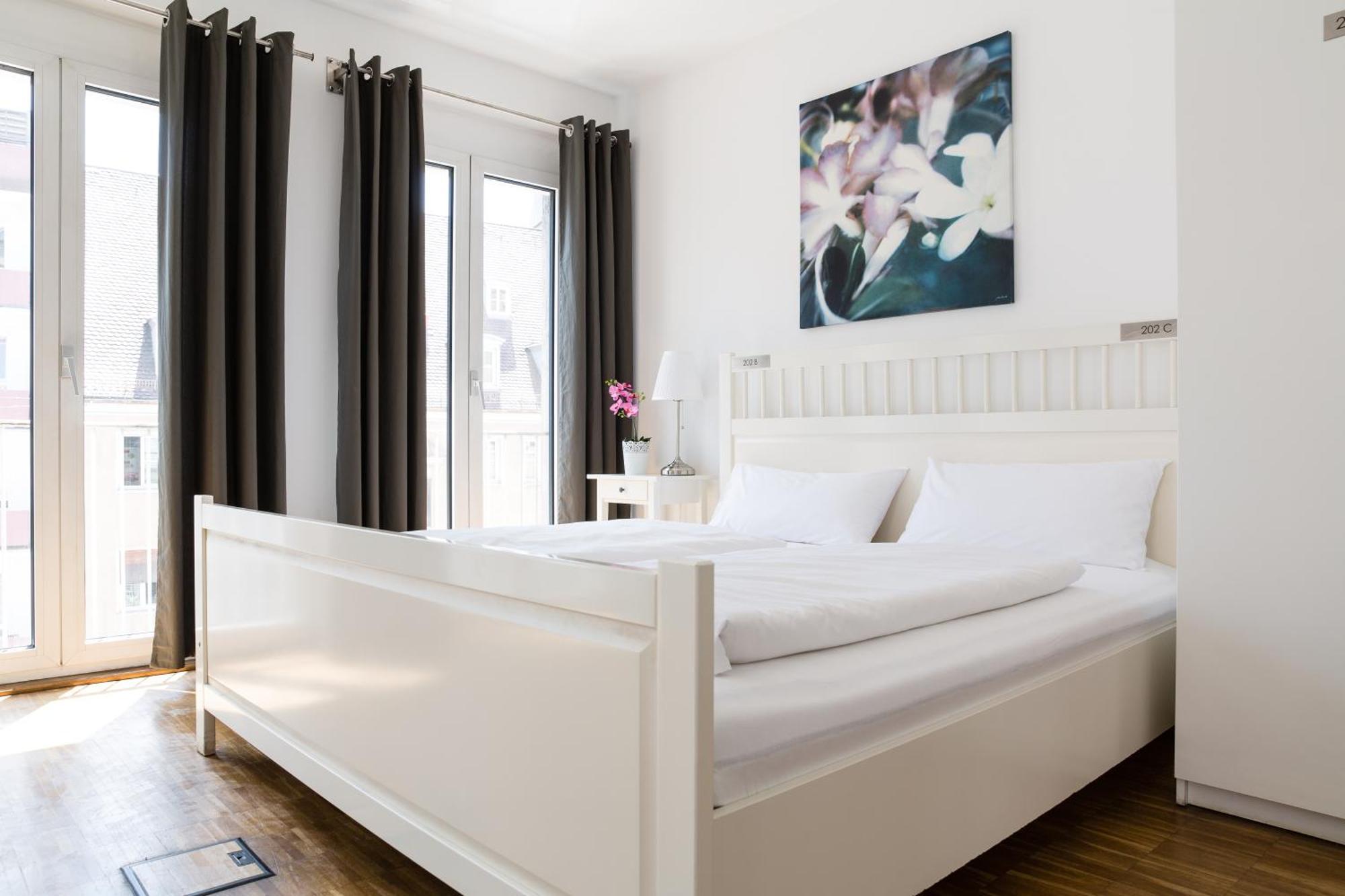 Nonstop Hotel Augsburg - Ubernacht - Hostelhotelhome Eksteriør bilde
