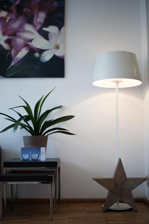 Nonstop Hotel Augsburg - Ubernacht - Hostelhotelhome Eksteriør bilde